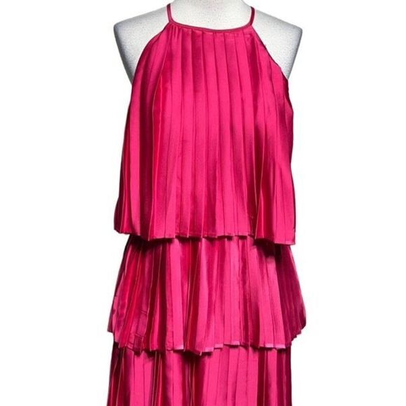 Strut & Bolt Silky Pleated Tiered Summer Dress Size M Barbie Pink - Picture 1 of 5